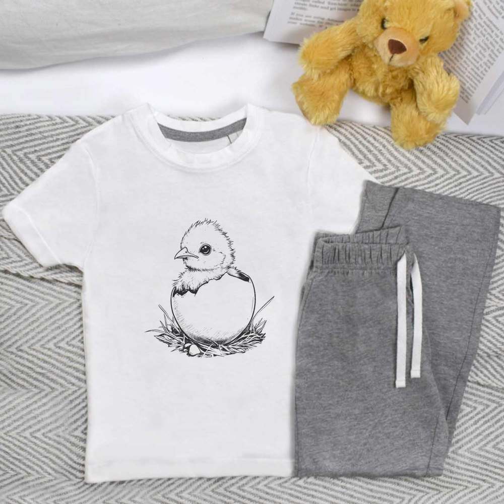 'Baby Chick Coming Out of Egg' Kids Nightwear / Pyjama Set (KP052953)